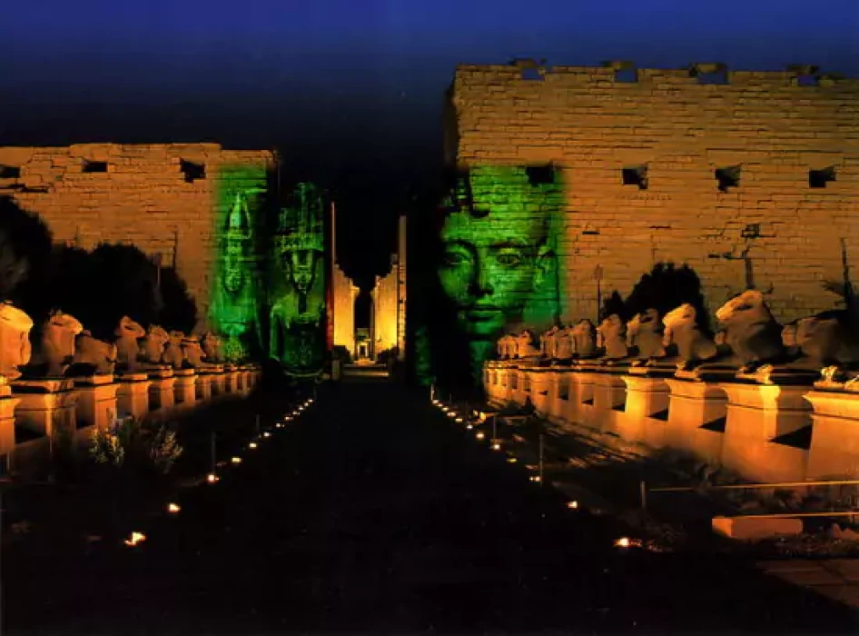 Excursion au spectacle son et lumière au Temple de Karnak
