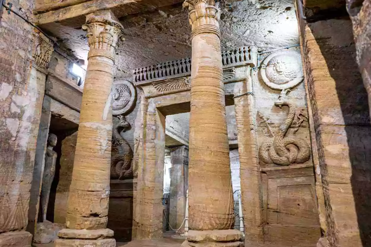 Tumbas en Kom El-Shoqafa